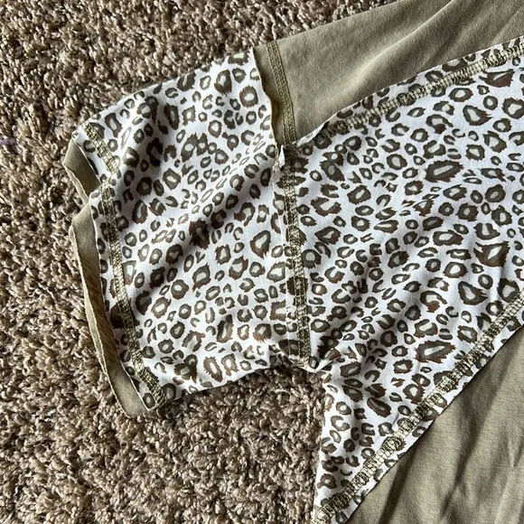 NWT Easel leopard print tee - Picture 3 of 4